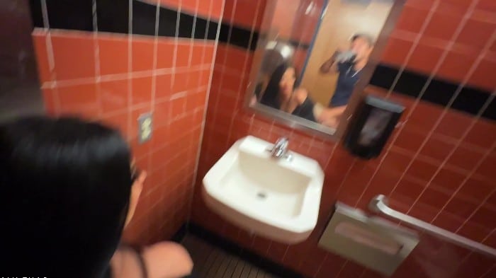 Max Fills - Public Bathroom Fuck With Sisters Bff Vanessa Marie [2160p]