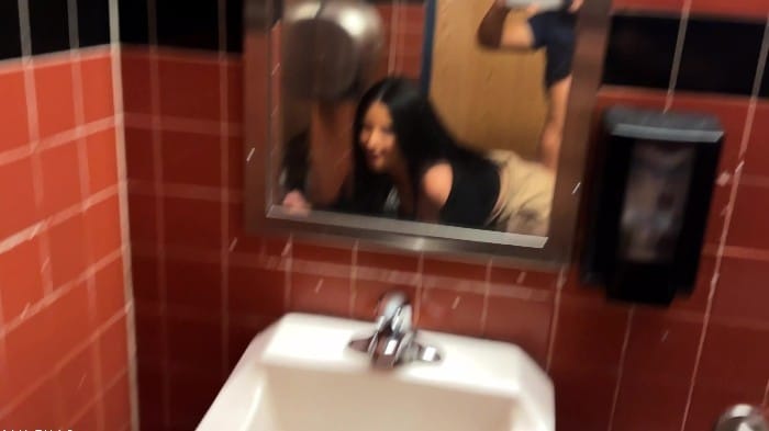 Max Fills - Public Bathroom Fuck With Sisters Bff Vanessa Marie [2160p]